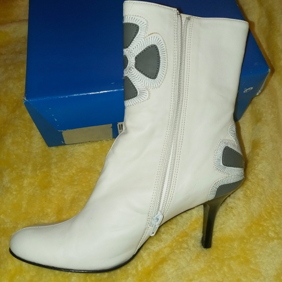 Woman's shoe***FINAL** - Picture 7 of 8